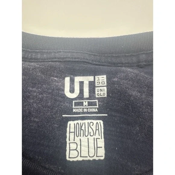 UNIQLO Mens Tshirt Blue M Hokusai Blue Great Wave Off Kanagawa - Picture 2 of 5